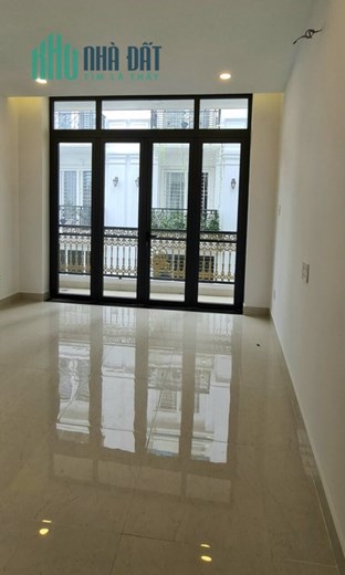 BÁN GẮP CHDV  GÒ VẤP GẦN SÂN BAY, 5 TÂNG BTCT GIÁ HẠ MẠNH CÒN 7.6 TỶ.