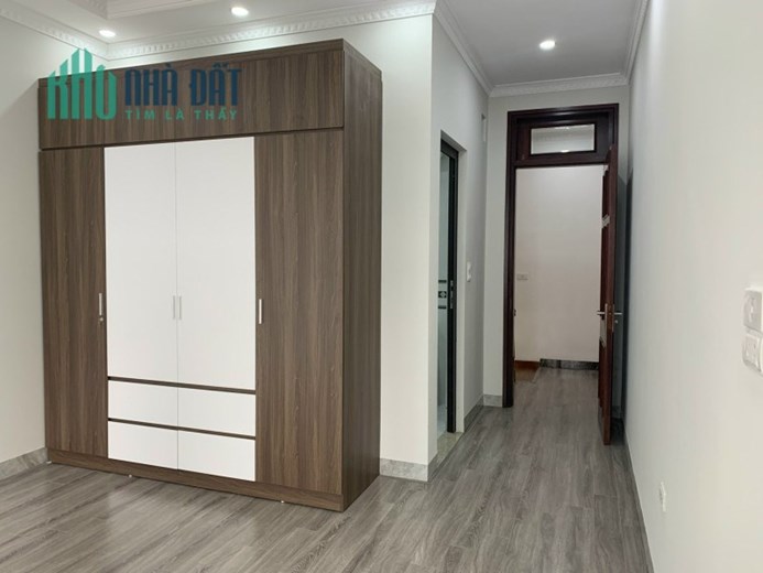 Giả cực Sốc! Chỉ 80tr/m2 có nhà 5T mới koong, phố Vũ Xuân Thiều, 52m2, MT 4.2m, nhỉnh 4 tỷ