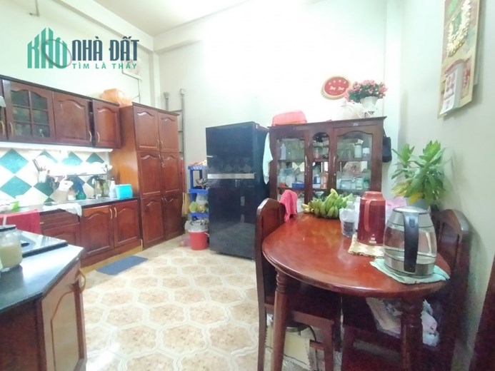 Bán nhà Hẻm xe hơi 6m đường Trần Phú, phường 7, Quận 5, DT: 4x10m, 4 tầng 4PN, 9.5 tỷ