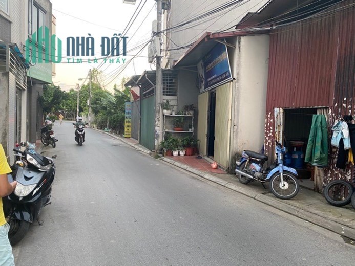 BÁN NHÀ PHỐ  GIA QUẤT DT 45M GIÁ 3.8 TỶ  KINH DOANH Ô TÔ TRÁNH;
