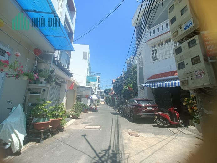 BÁN NHÀ XÔ VIẾT NGHỆ TỈNH 1 TRET 2 LẦU ĐƯỜNG THÔNG VỊ TRÍ GẦN CÔNG VIÊN HỒ VÕ THỊ SÁU  ĐI BÃI TRƯỚC