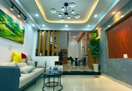 Cho thuê nhà mặt tiền 1 trệt, 1 lầu 4.5m x 20m 3 phòng + bếp Hoa Lan quận Phú Nhuận giá rẻ chỉ 18tr