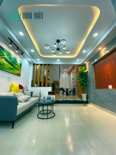 Cho thuê nhà mặt tiền 1 trệt, 1 lầu 4.5m x 20m 3 phòng + bếp Hoa Lan quận Phú Nhuận giá rẻ chỉ 18tr