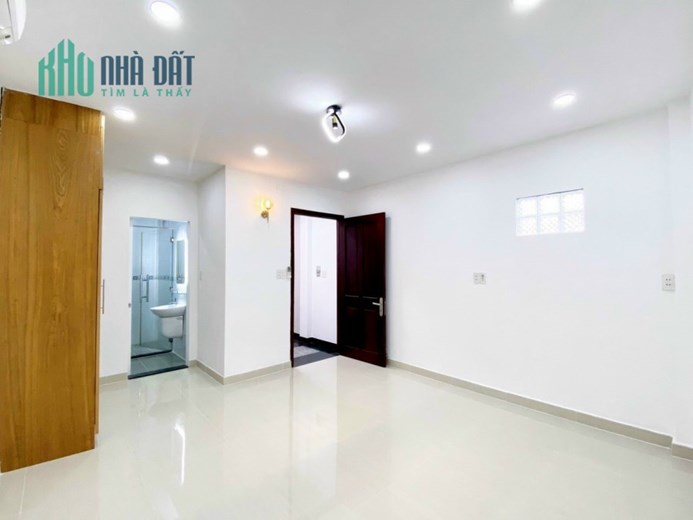 Cho thuê nhà mặt tiền 1 trệt, 1 lầu 4.5m x 20m 3 phòng + bếp Hoa Lan quận Phú Nhuận giá rẻ chỉ 18tr