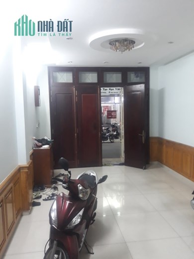 Cho thuê nhà mặt tiền 1 trệt, 1 lầu 4.5m x 20m 3 phòng + bếp Hoa Lan quận Phú Nhuận giá rẻ chỉ 18tr