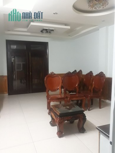 Cho thuê nhà mặt tiền 1 trệt, 1 lầu 4.5m x 20m 3 phòng + bếp Hoa Lan quận Phú Nhuận giá rẻ chỉ 18tr
