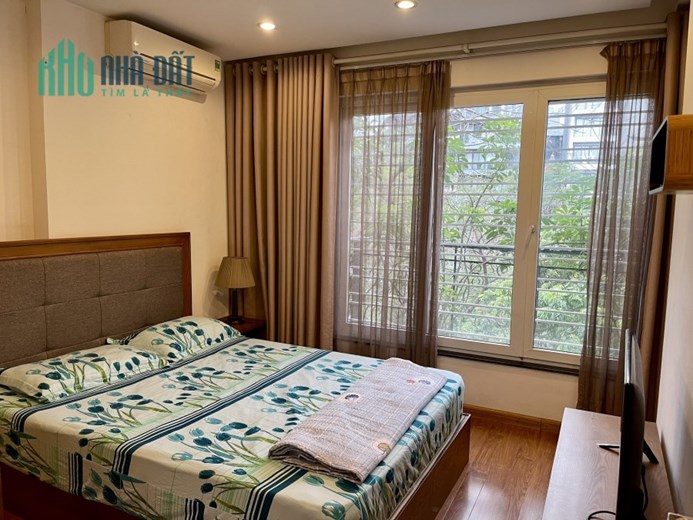 Cho thuê chung cư Trúc Bạch Ba Đình 75m2 2 ngủ full đồ chỉ 10tr/tháng