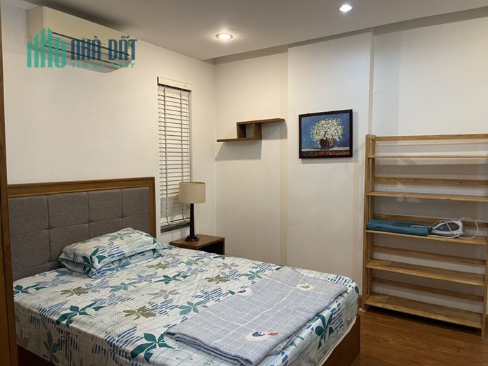 Cho thuê chung cư Trúc Bạch Ba Đình 75m2 2 ngủ full đồ chỉ 10tr/tháng