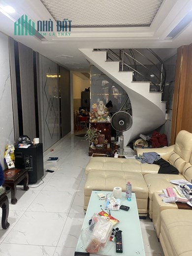 BÁN NHÀ 3 TÀNG THỊ TRẤN NHÀ BÈ - CÁCH QUẬN 7 CHỈ 1 CÂY CẦU PHÚ XUÂN - FULL NỘI THẤT CƠ BẢN - GIÁ
