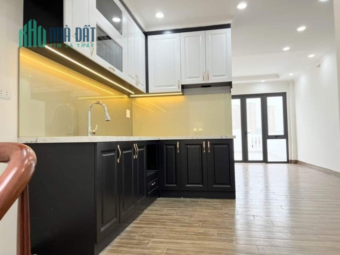 Bán nhà 42m2 6 ngủ phố Yên Phụ, Tây Hồ Gara Ô tô Thang máy 7.9 Tỷ
