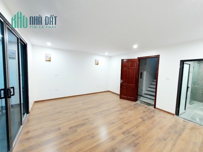 Bán nhà 47m2 6 ngủ Ngõ 210 Nghi Tàm, Tây Hồ Gara Ô tô Thang máy 7.3 Tỷ