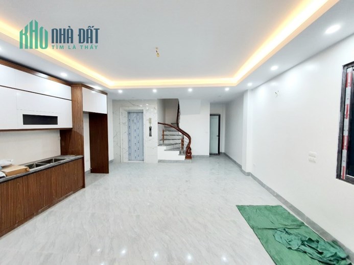 Bán nhà 47m2 6 ngủ Ngõ 210 Nghi Tàm, Tây Hồ Gara Ô tô Thang máy 7.3 Tỷ