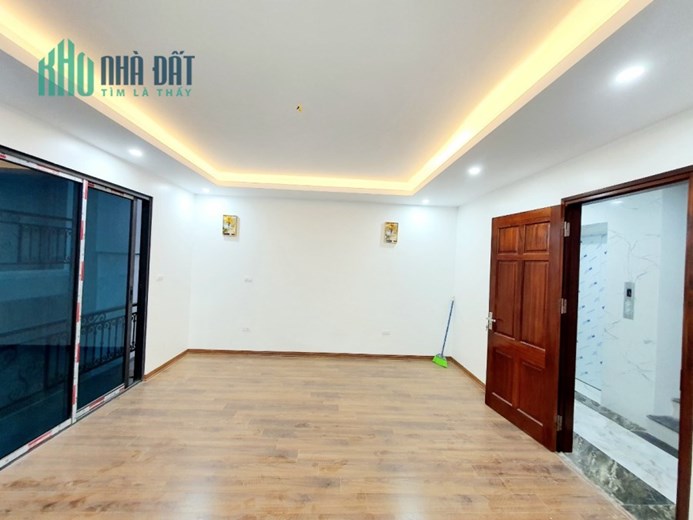 Bán nhà 47m2 6 ngủ Ngõ 210 Nghi Tàm, Tây Hồ Gara Ô tô Thang máy 7.3 Tỷ