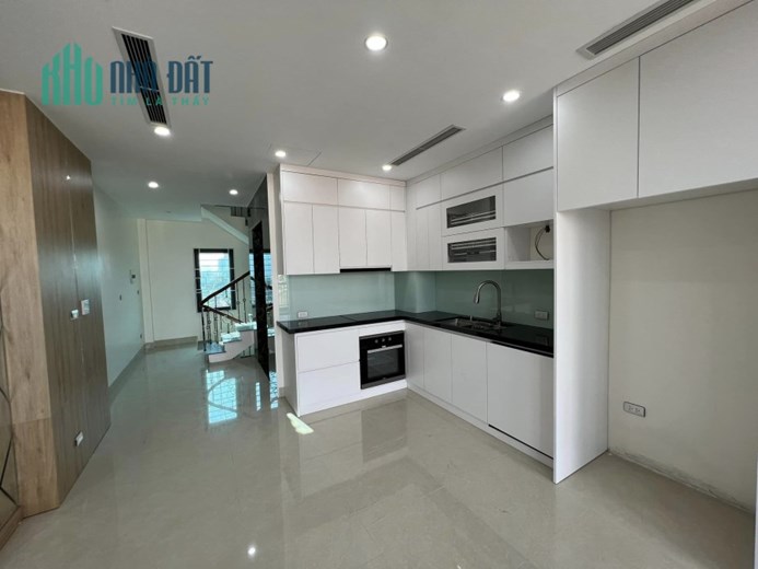 Bán nhà 68m2 phố Nghi Tàm, Tây Hồ Thang máy Gara Ô tô Kinh doanh 13.6 Tỷ