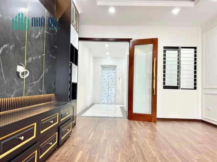 Bán nhà 65m2 phố Nghi Tàm, Tây Hồ Thang máy Gara Ô tô Kinh doanh 13.5 Tỷ