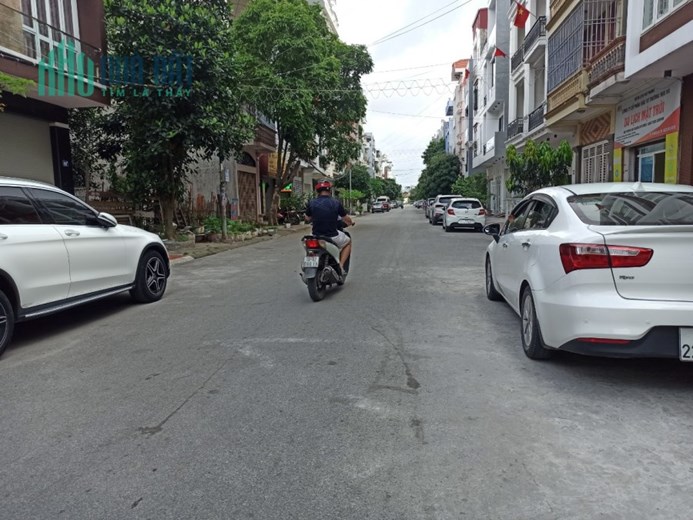Bán đất phân lô Lê Hồng Phong, số 11 lô 14 ngay Ngô Gia Tự, 60m, đường 15m, GIÁ 76 tr/m