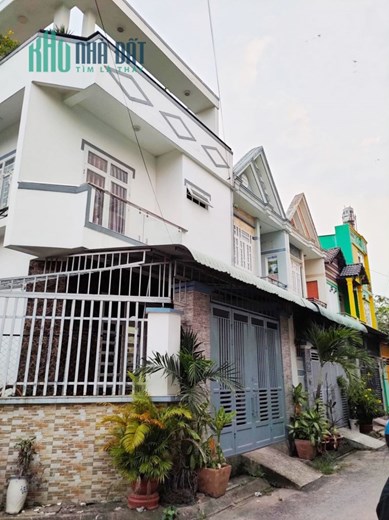 NHỈNH 3 TỶ - LÔ ĐẤT ĐẸP LỌT KHE - NGANG HƠN 5M HIẾM - HẺM XE TẢI QUAY ĐẦU - GẦN CHỢ BÀ ĐIỂM HÓC MÔN.