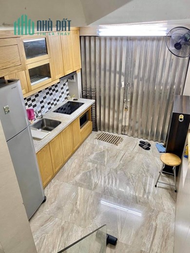Bán nhà mặt ngõ Khâm Thiên 14m x 4 tầng, giá 1.98 tỷ.