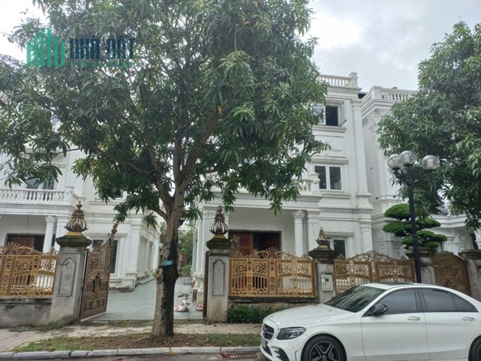 Bán biệt thự Hoa Sữa Vinhomes Reversede 362m2. LH: Địa Thủy Sư Trần Thọ 0906299843