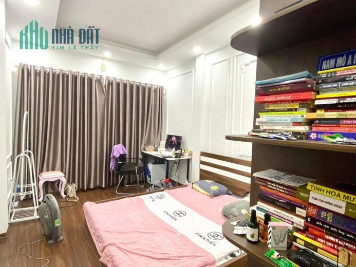 BÁN NHÀ QUẬN ĐỐNG ĐA, Ô TÔ ĐỖ CỬA, diện tích 45m, 4 tầng, mặt tiền 3.2m,