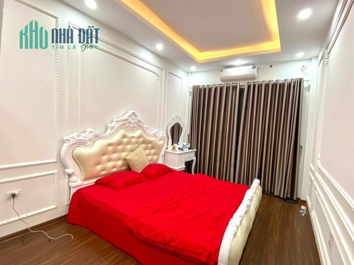 BÁN NHÀ QUẬN ĐỐNG ĐA, Ô TÔ ĐỖ CỬA, diện tích 45m, 4 tầng, mặt tiền 3.2m,