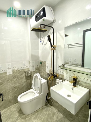 BÁN NHÀ QUẬN ĐỐNG ĐA, Ô TÔ ĐỖ CỬA, diện tích 45m, 4 tầng, mặt tiền 3.2m,