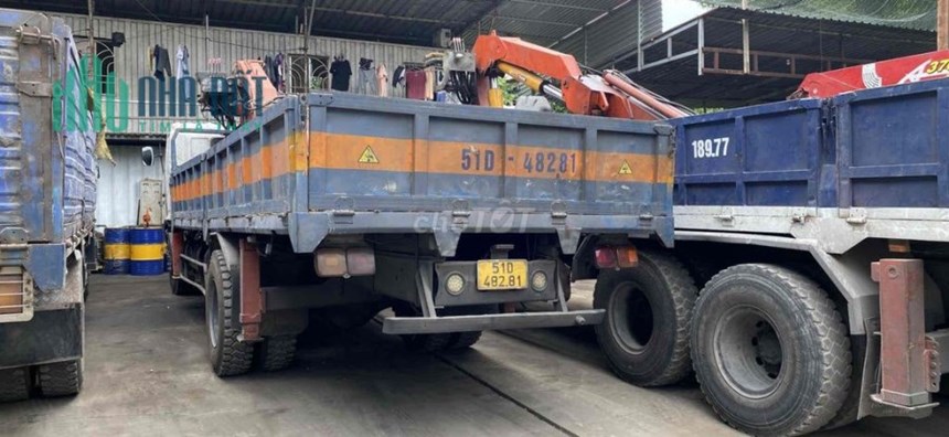 Bán xe cẩu Hino 8 tấn đời 2005, xe đang chạy, cần cẩu vận hành tốt. Xem xe tại Phường Tân Tạo, Quận