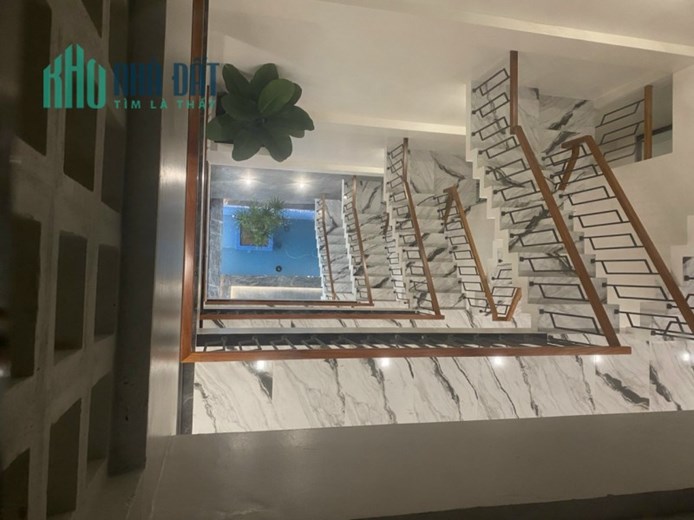 NHÀ ĐẸP 6 TẦNG, THANG MÁY XỊN SÒ PHỐ NGUYỄN VĂN CỪ