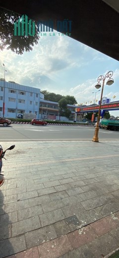 Vì lí do chuyển công tác cần sang nhượng mặt bằng vị trí măt tiền đẹp gần bệnh viện chợ  trường học
