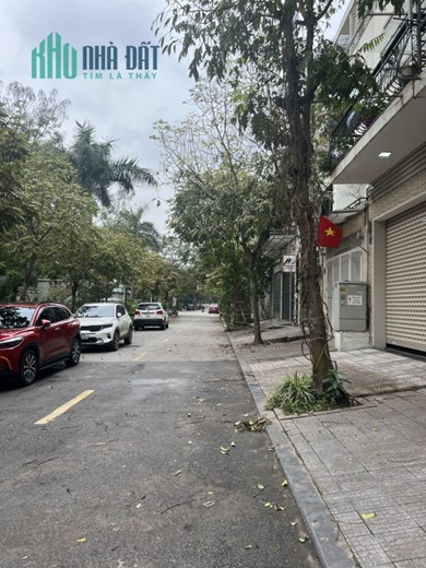 LK Văn Phú 90m2, MT 5m, 4.5 tầng. Mặt công viên. Cách cột Đồng Hồ vài bước chân. Nội thất cao cấp.