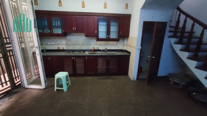 Bán nhà  Hồ Tùng Mậu, Cầu Giấy. 50m2x5; MT8.6m; giá 7.5 tỷ. Phương