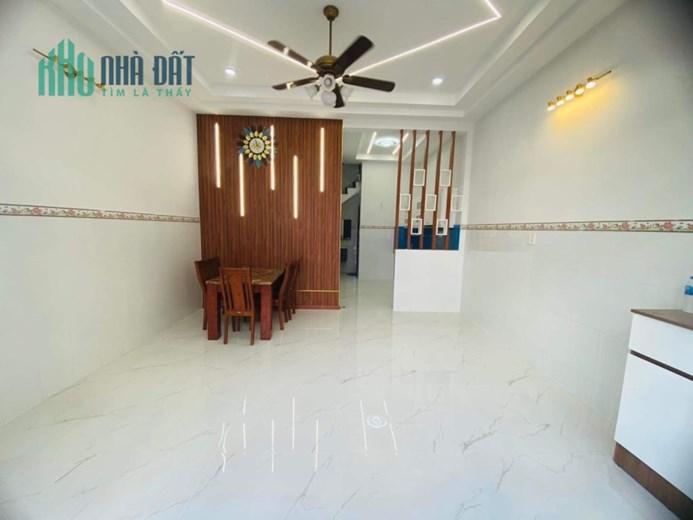Bán nhà đẹp mặt tiền 2 lầu 4.7mx10m đường số 7 Gò Vấp sát vòng xoay Phạm Văn Đồng giá rẻ chỉ 5.2 tỷ.