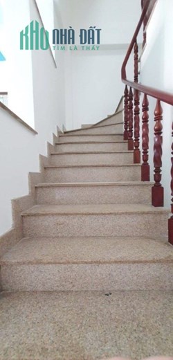 Cho thuê NNC MT đường nội bộ đường Bùi Minh Trực P6Q8. Giá 15 triệu