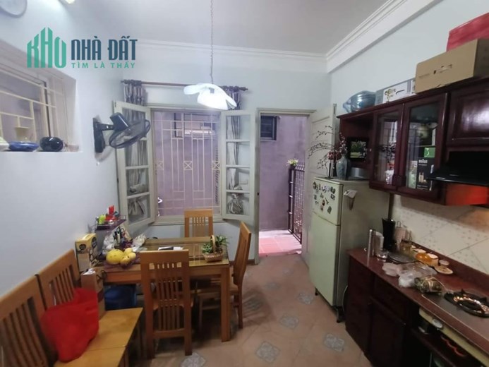 Bán nhà phố Lạc Long Quân, lô góc 3 thoáng, ô tô đỗ cửa, thông Hồ Tây, 40m2 4 tầng, 8 tỷ
