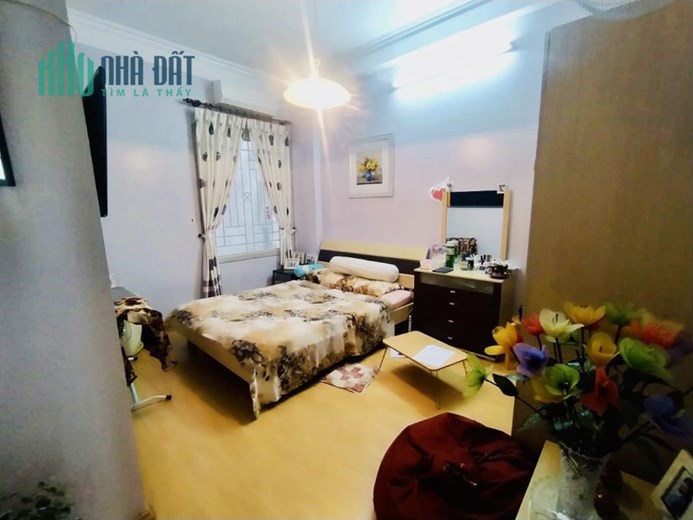 Bán nhà phố Lạc Long Quân, lô góc 3 thoáng, ô tô đỗ cửa, thông Hồ Tây, 40m2 4 tầng, 8 tỷ