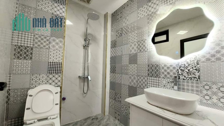 Nhà Lĩnh nam ô tô CẤT trong nhà 5 tầng THANG MÁY 5.2 Tỷ