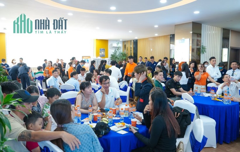 Chính Chủ Cần Bán Nhà Phố Liền Kề Vị Trí Đẹp Tại Long An