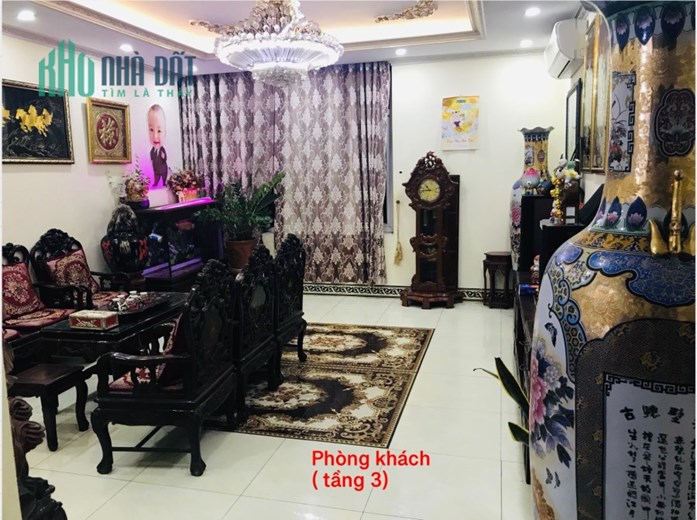 Cho thuê nhà 81m2 x 5 tầng, La Thành MT 6m oto vào