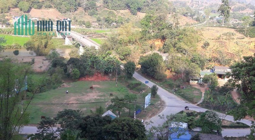 Gia đình có việc cần chuyển nhượng lô đất rộng full thổ cư. giá chỉ 25 tr/m2. Gần Di tích Quốc gia