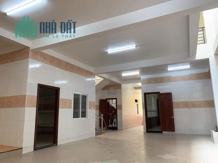 BÁN NHÀ TRƯNG NỮ VƯƠNG, Thị trấn HÓC MÔN, sát mặt tiền, hẻm 8m, 331m2, Ngang 11m, nhỉnh 10 tỷ
