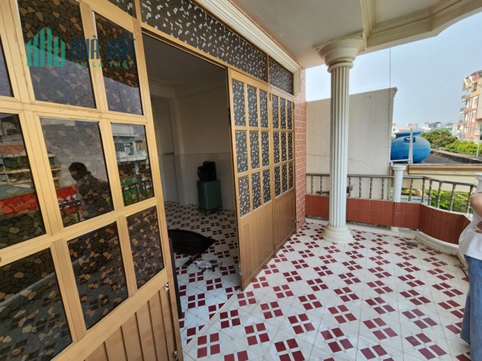 CHO THUÊ NHÀ NGUYÊN CĂN VỊ TRÍ MẶT TIỀN ĐƯỜNG KINH DOANH. Diện tích: 100 m2