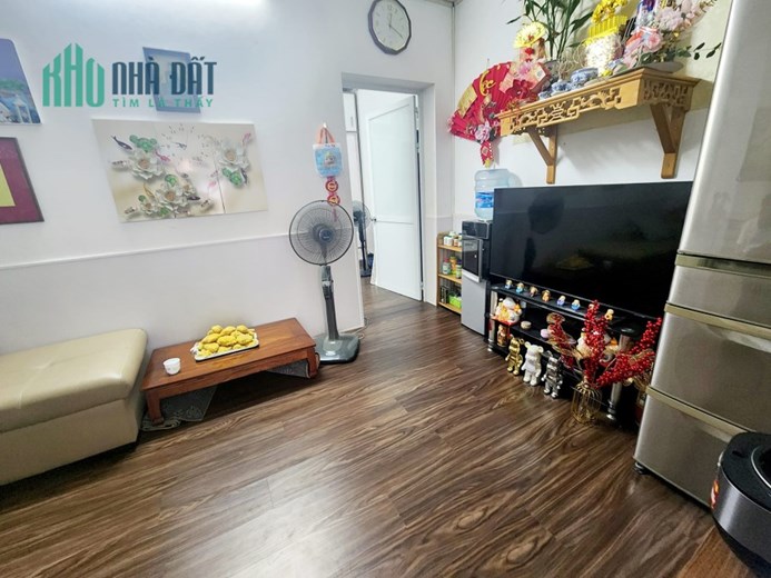 Bán nhà  Lạc Long Quân,  Cầu Giấy 70m2, MT 4.5m, 15m ô tô tránh, giá 7 tỷ 45.