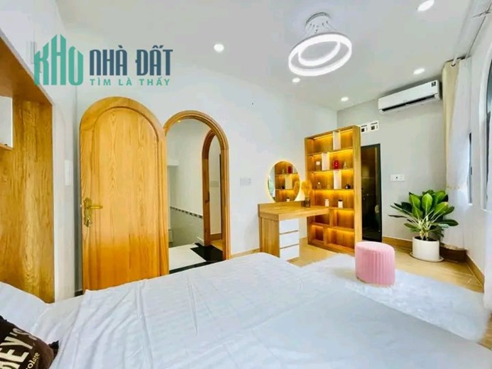 Nhà HXH thông, 4 tầng, 3 phòng ngủ, nhà mới tặng full nội thất
