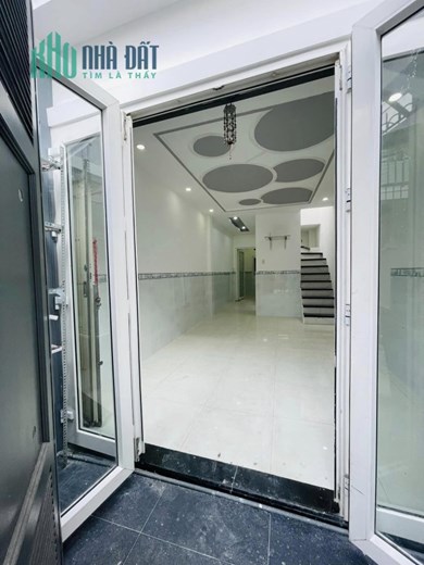 NGỘP BANK BÁN GẤP CMT8 TÂN BÌNH - HÀNG XÓM QUẬN 3 - 43M2 - GIÁ CHỈ 5.2 TỶ