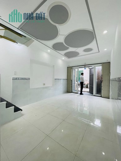 NGỘP BANK BÁN GẤP CMT8 TÂN BÌNH - HÀNG XÓM QUẬN 3 - 43M2 - GIÁ CHỈ 5.2 TỶ