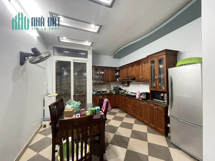 Bán nhà ngõ 174 Ngọc Thuỵ, oto, 59m giá 3 tỷ 9