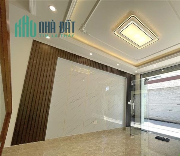 Bán nhà ngay mặt đường Khúc Thừa Dụ 2, 47m 4 tầng, ô.tô vào nhà, GIÁ 2.98 tỉ