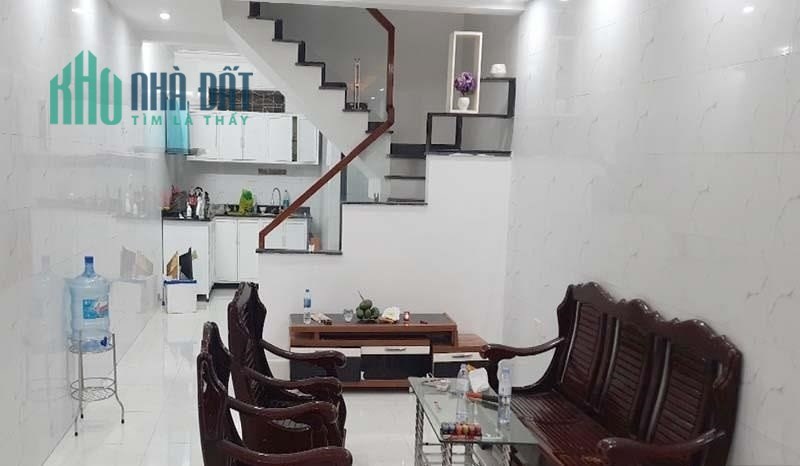 Bán nhà ngõ 22 Miếu Hai Xã, 49m 3 tầng, GIÁ 2.35 tỉ sân cổng riêng, ngõ nông