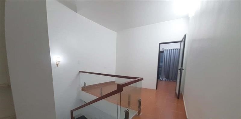 Bán nhà ngõ 22 Miếu Hai Xã, 49m 3 tầng, GIÁ 2.35 tỉ sân cổng riêng, ngõ nông