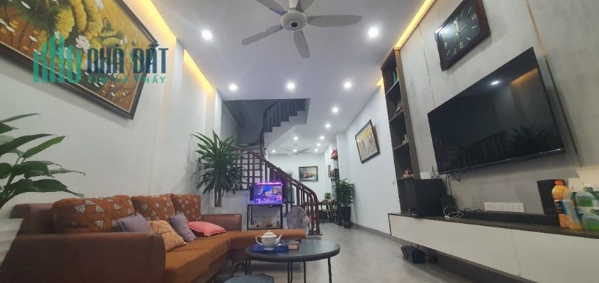 Bán nhà Ngõ Ngọc Lâm, Dtsd 55m, nhà 5 tầng giá hơn 6 tỷ.